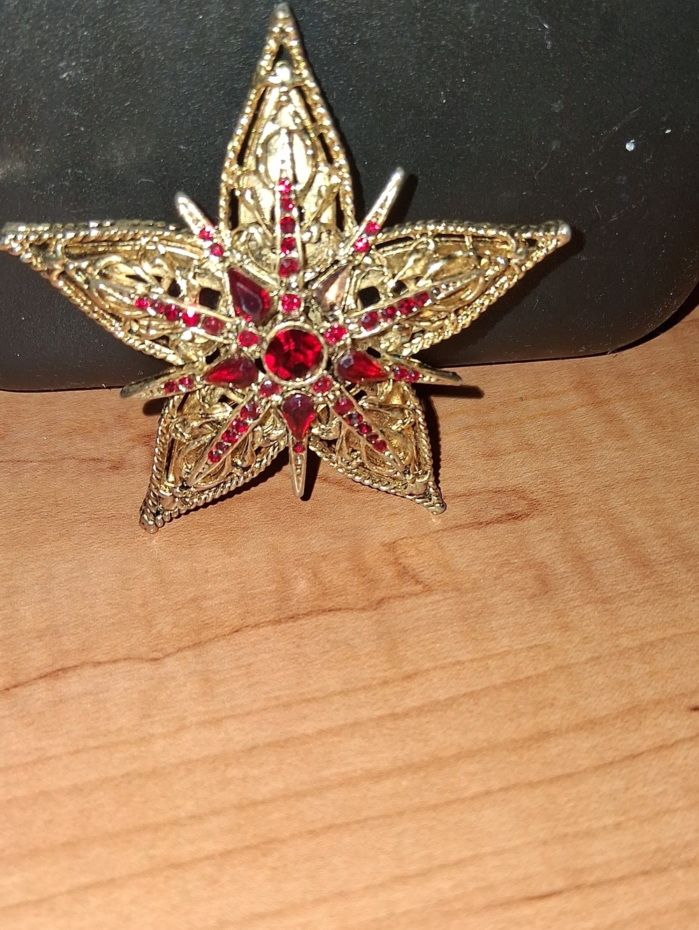 RUBY BRONZE GOLD STAR WITH RUBY RED RHINESTONES